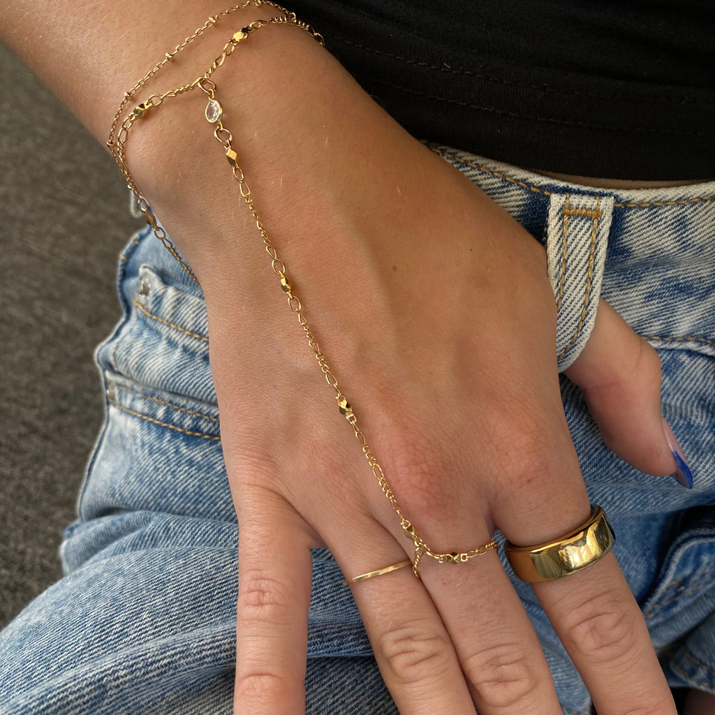 August Hand Chain